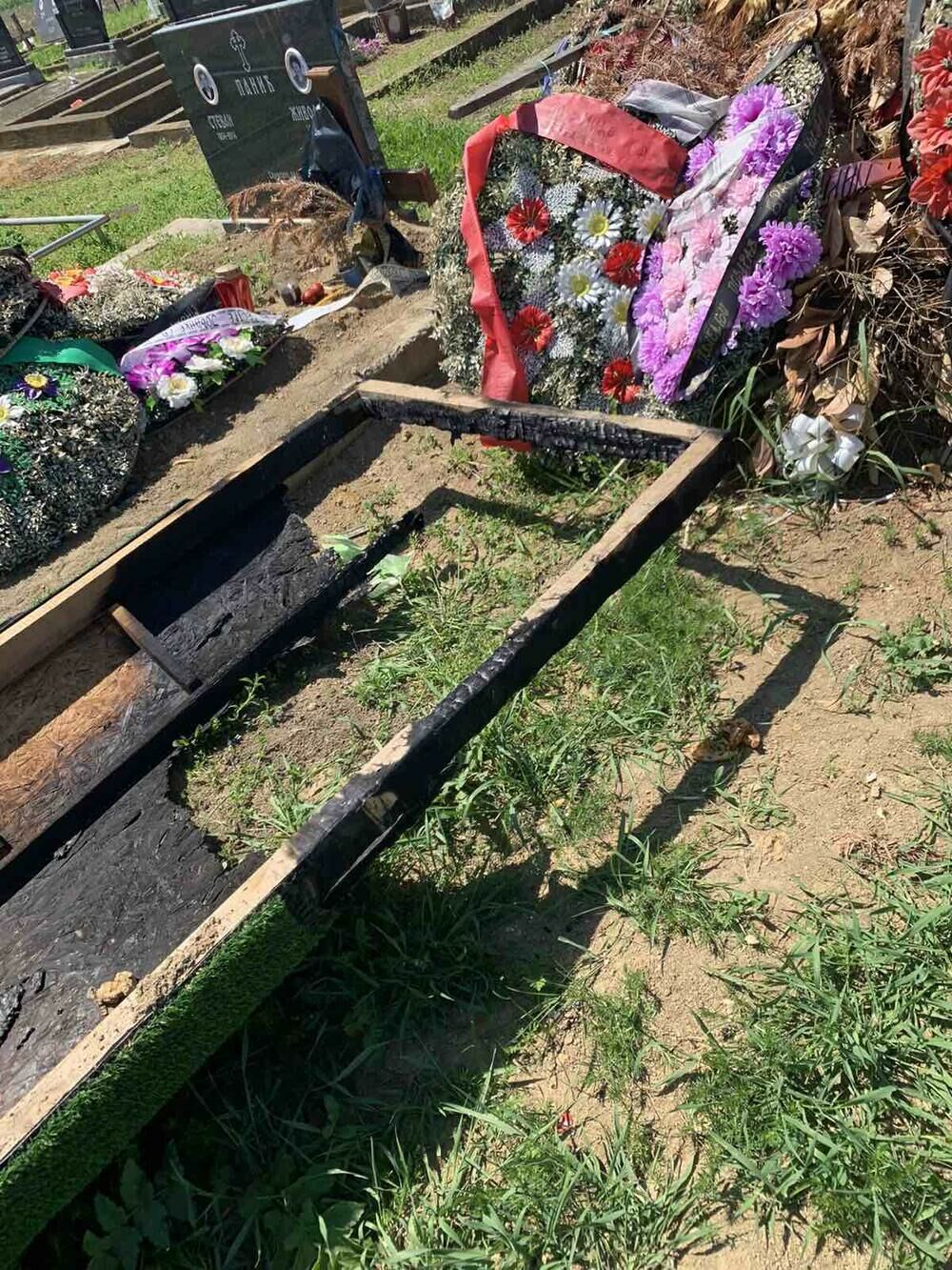 Grob oca Darka Lazića