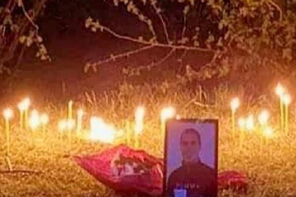 TRAGEDIJA KOJA JE POTRESNA MAJDANPEK: Prijatelji i poznanici pale sveće na mestu gde je Bogdanovo telo pronađeno!