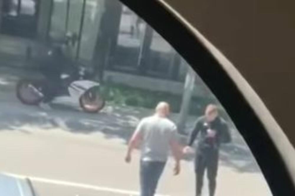 HOROR U NOVOM PAZARU! Vozač automobila posle udesa zario nož u srce motoristi (UZNEMIRUJUĆI VIDEO)