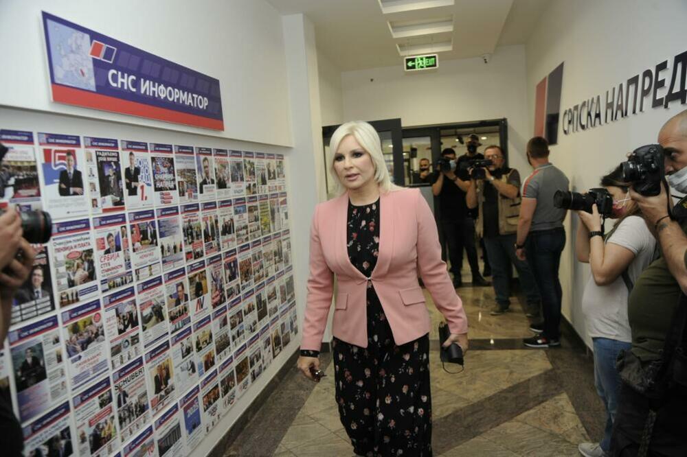 NIJE 1. PUT DA MI SE MERI DUŽINA SUKNJE, NAVIKLA SAM NA ZLURADE KOMENTARE: Zorana Mihajlović ima poruku za sve ŽENE