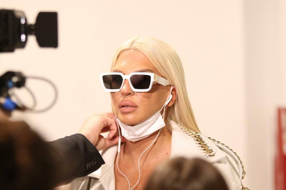 "OVO JE VELIKA STVAR ZA SRBIJU, NEMA VEZE SA POLITIKOM"! KARLEUŠA PRIMILA FAJZER, OTKRILA KAKO SE OSEĆA! (VIDEO)