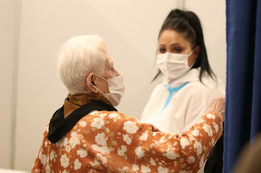 ZAŠTO PRIMAMO VAKCINU U MIŠIĆ NADLAKTICE? Stručnjaci konačno rešili misteriju koja mesecima muči građane!