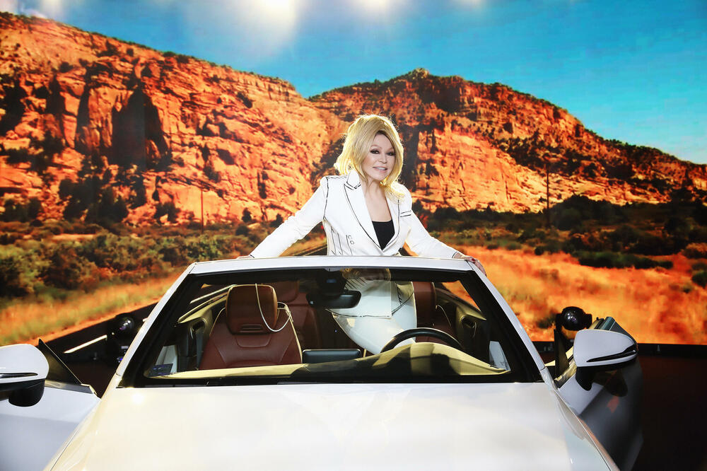 BIĆE VINA I ROMANTIKE: Ekskluzivno premijera nove pesme Nede Ukraden!