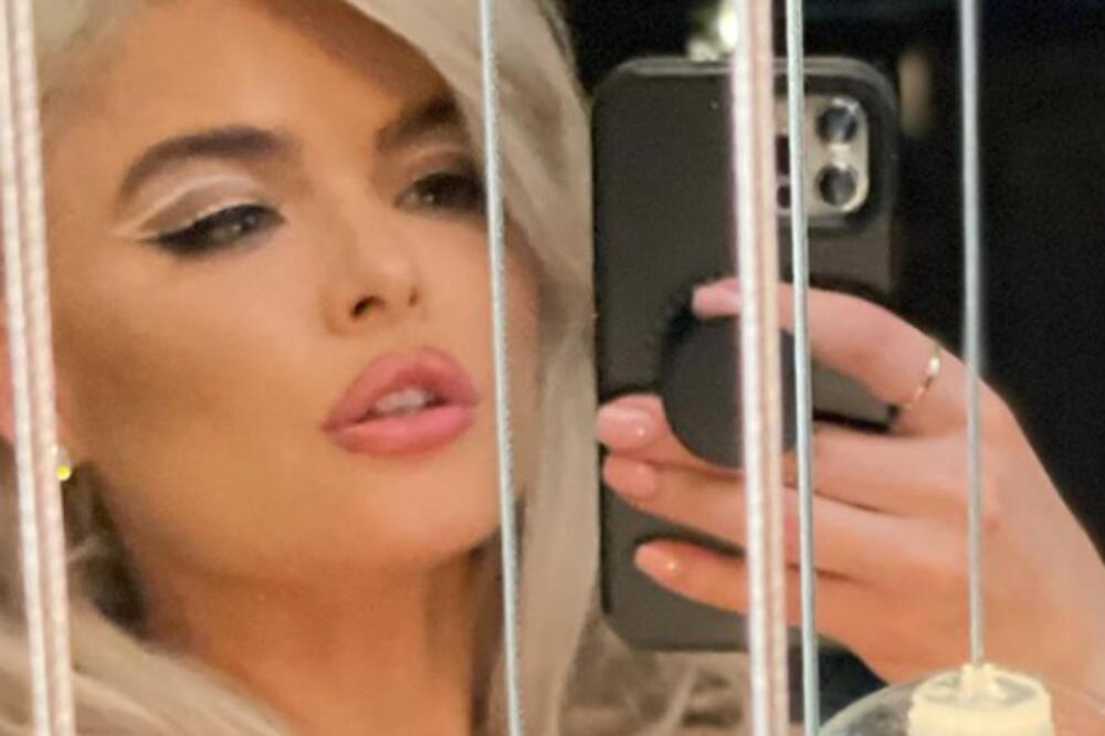 NEPORAŽENI BOKSERSKI ŠAMPION IZBACIO VERENICU NA ULICU: Striptizeta napustila vilu iz BIZARNOG razloga! (FOTO)