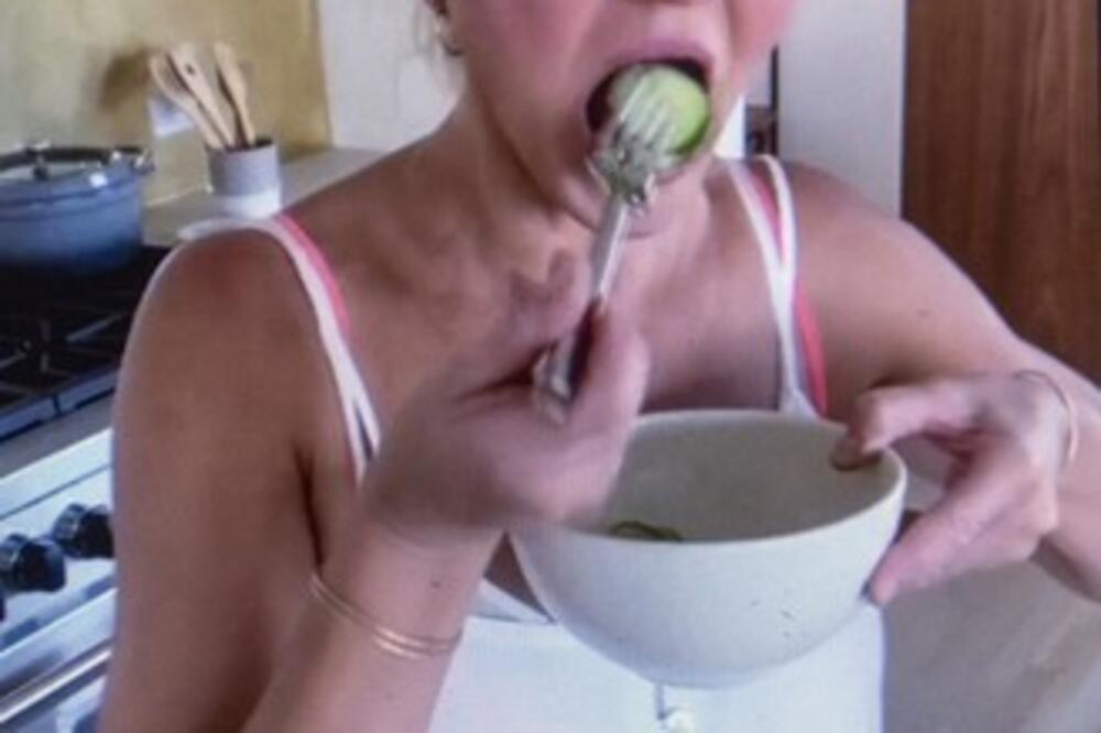 Prelepa GLUMICA napravila SUPU za kojom je ODLEPILA CELA PLANETA: Recept se ŠERUJE kao LUD! Kusajte! (RECEPT+VIDEO)