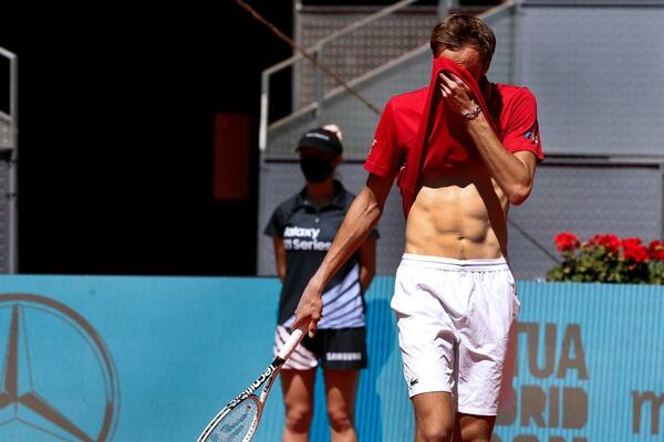 MEDVEDEV VEĆ ELIMINISAN: Garin brzo otklonio pretnju prvom mestu Novaka na ATP listi!