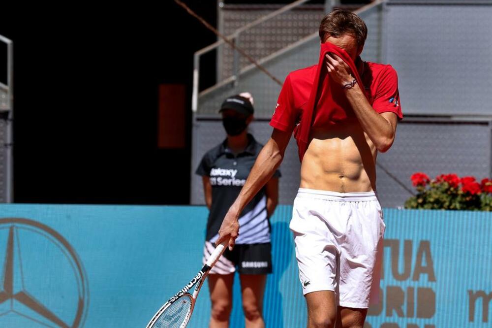 MEDVEDEV VEĆ ELIMINISAN: Garin brzo otklonio pretnju prvom mestu Novaka na ATP listi!