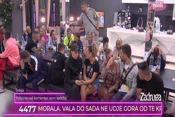 JANJUŠ SASUO ŠA SVE U LICE: "Ostavila te je kao poslednje go**o, ćuti tu i smrdi"!