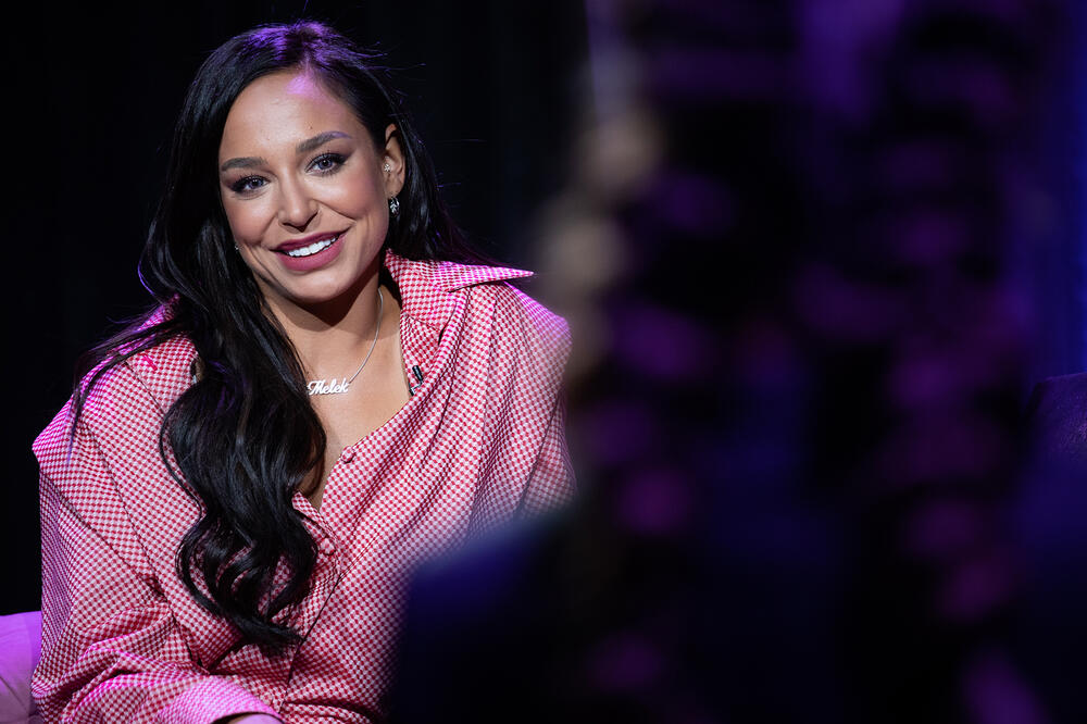 UDAJE SE EDITA ARADINOVIĆ? Pokazala PRSTEN, čestitke ne prestaju da se nižu,a onda se desio PREOKRET! Ovo je ISTINA