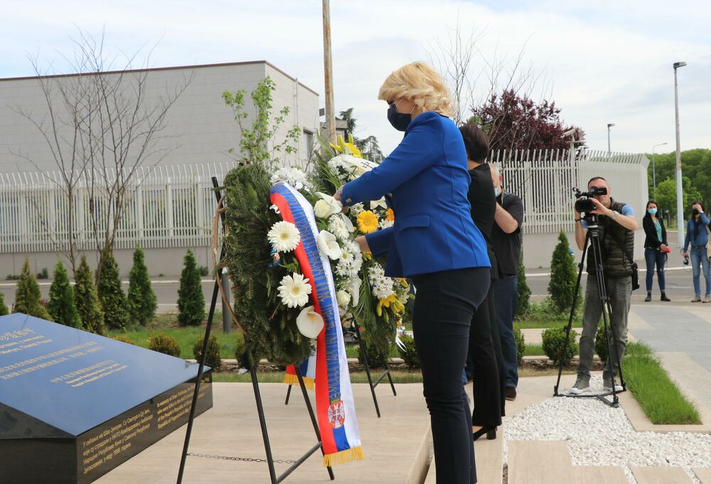 Darija Kisić Tepavčević, Čen Bo, Počast poginulim kineskim novinarima