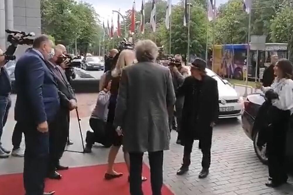 NAKON BANJALUKE IDE U ANDRIĆGRAD: Nobelovcu Peteru Handkeu uručen Orden Republike Srpske!