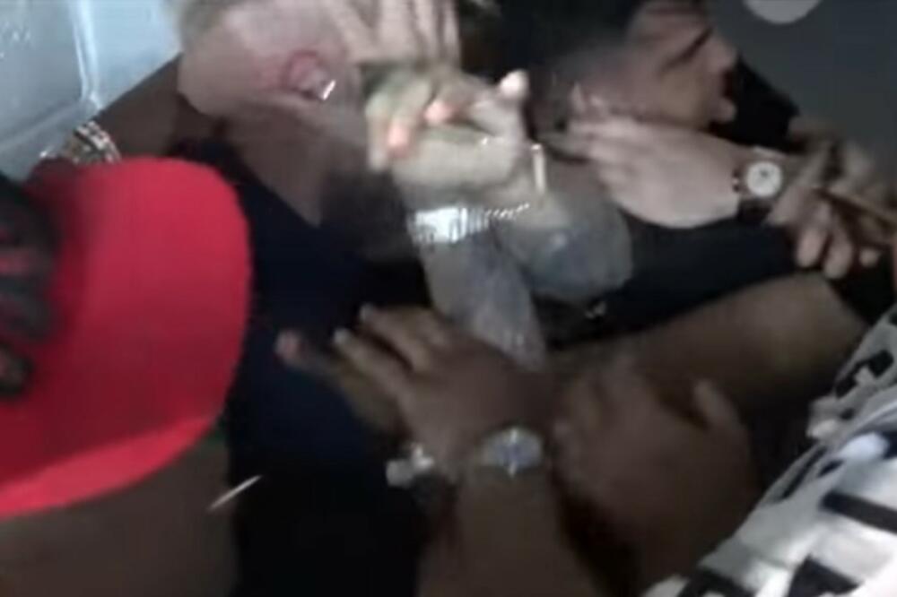 VELIKI SKANDAL NA KONFERENCIJI PRED BORBU: Mejveder i Pol razmenili žestoke udarce, jedva ih razdvojili! (Video)