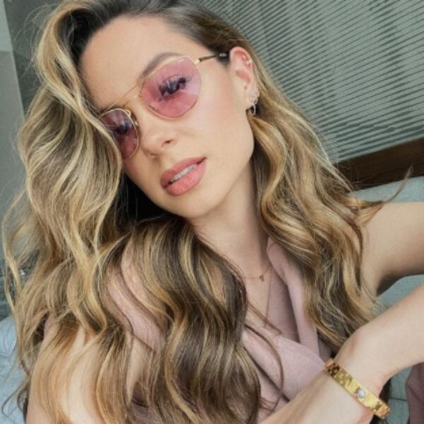 SARA JO NAJBOLJA PRIRODNA GUZA ESTRADNE SCENE: Na Egzitu svi pogledi bili uprti u nju, zavodljivo mešala!