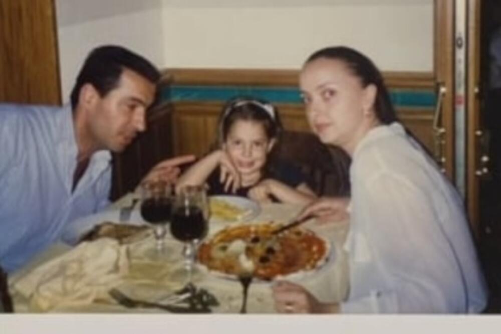 PREDSTAVLJALA NAS JE NA EVROVIZIJI, IMA ANĐEOSKI GLAS: Mnogima je pomutila RAZUM, da li je prepoznajete? (FOTO)