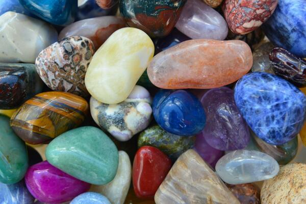 POLUDRAGO KAMENJE I PSIHOFIZIČKO STANJE ČOVEKA: Snažna astrološka spona koja doprinosi kvalitetnijem životu!