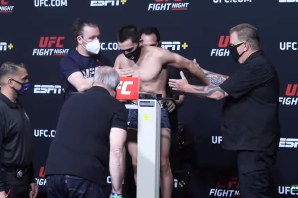 SULUDO ŠTA LJUDI RADE: Borac se toliko izgladneo, jedva je stajao na nogama! I OPET JE BIO PRETEŽAK! (VIDEO)