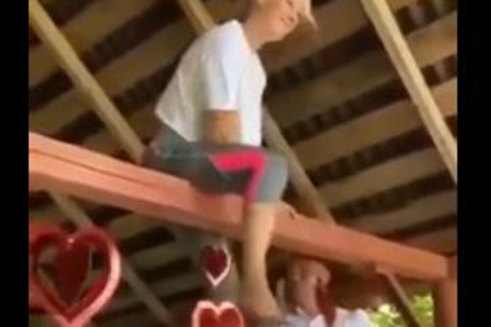 NAPILA SE NA SVADBI PA SE PIJANA POPELA NA GREDU! Mogla je VRAT DA POLOMI, ovo je strašno! (VIDEO)