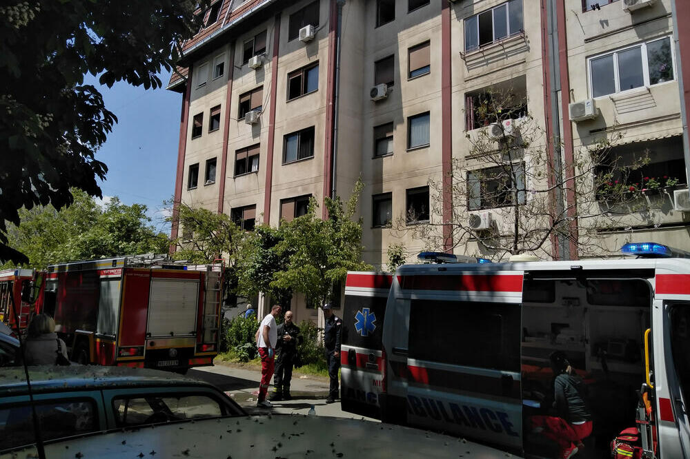 UŽAS U UŽICU: Muškarac hteo da se baci sa zgrade, odmah regovala policija i vatrogasci