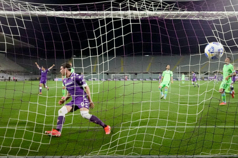 U FIORENTINI RADE SVE KAKO BI VLAHOVIĆ OSTAO: Čak je i generalni direktor morao da interveniše!