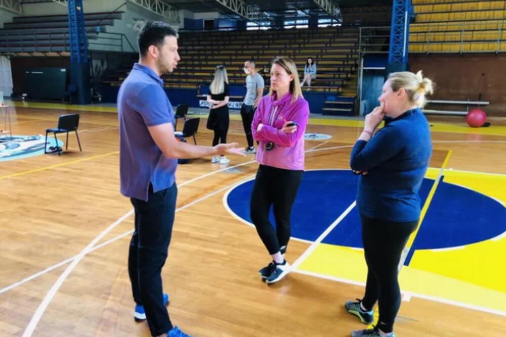 MINISTAR JE UVEK UZ OLIMPIJCE: Udovičić jutros posetio trening Zorane Arunović i dao šampionsku podršku strelkinji!