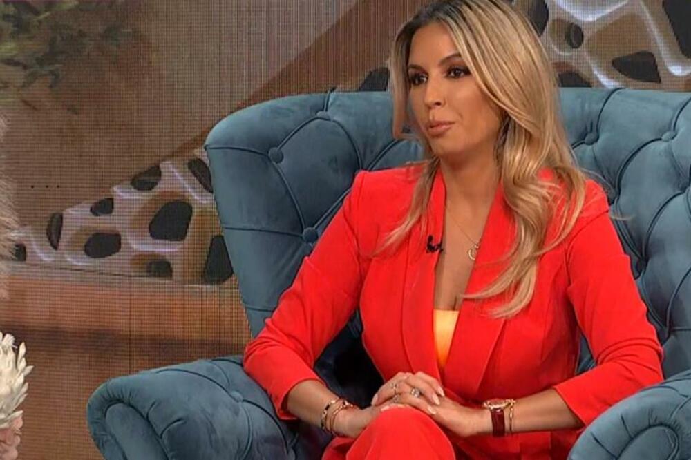 OČI ZAVRŠILE NA KAPCIMA!BILJANA ŠOKIRALA PRATIOCE: Najnovija fotka pokrenula komentare, potpuno NEPREPOZNATLJIVA!