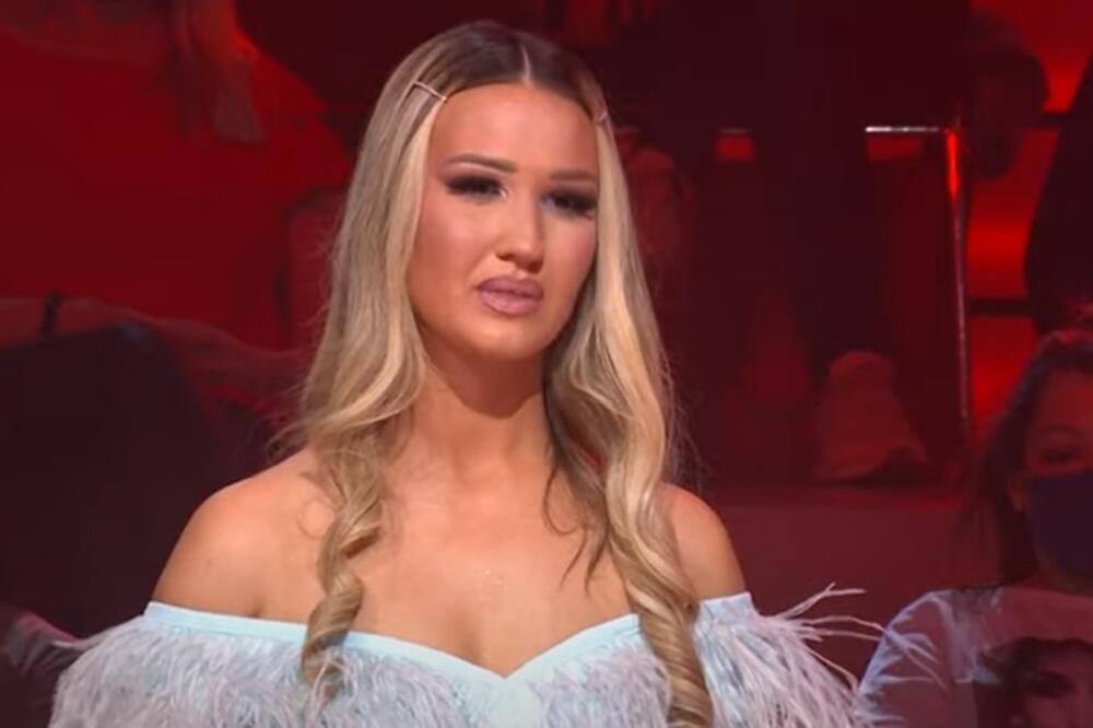 TAKMIČARKA SE RASPLAKALA NA SCENI, KOMENTARI SU SAMO PLJUŠTALI: Direktor Granda joj je dao OBEĆANJE!