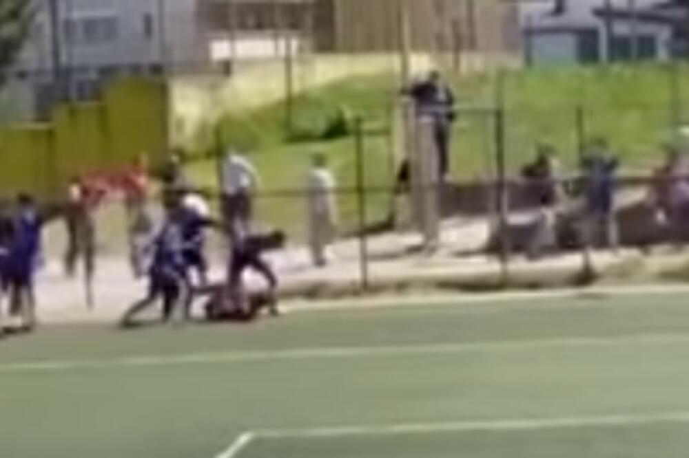 SKANDALOZNA TUČA U VISOKOM: Juniori započeli pa se uključili i RODITELJI, nastala OPŠTA MAKLJAŽA! (VIDEO)