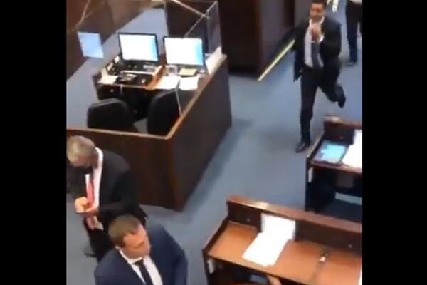 DRAMATIČAN snimak iz Izraela: Nakon reketiranja Jerusalima, EVAKUISAN parlament (VIDEO)