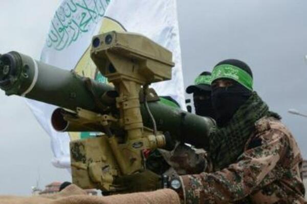 HAMAS PROTIVOKLOPNOM RAKETOM KORNET UNIŠTIO IZRAELSKI AUTOMOBIL: Od terenca ništa nije ostalo