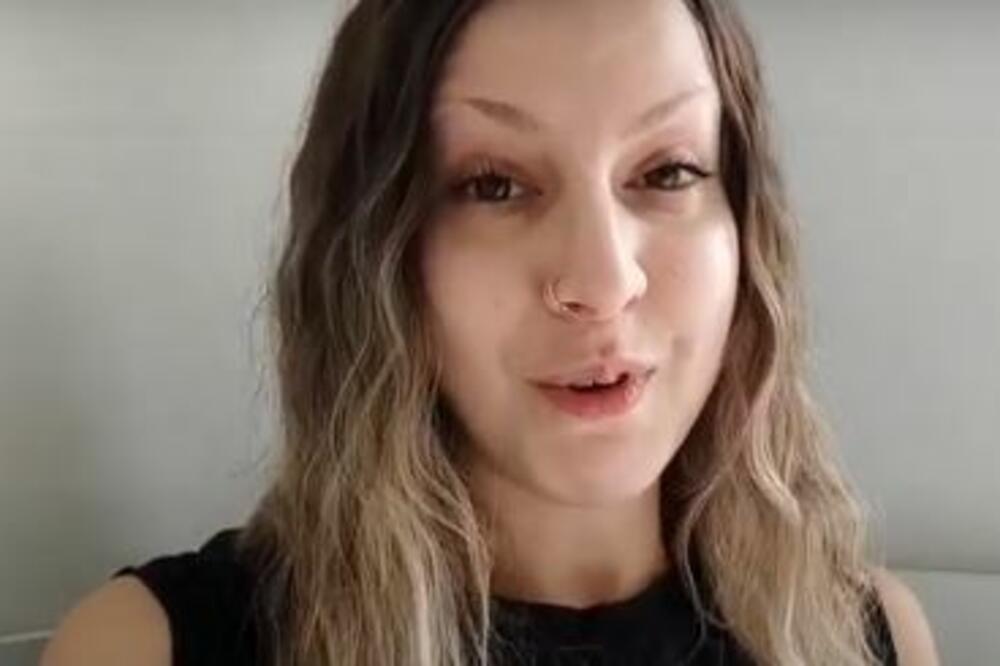 ANA IMA SAMO 30 ODSTO KAPACITETA PLUĆA Umiru mi prijatelji, prijateljice molim da mi posvete jedan dan