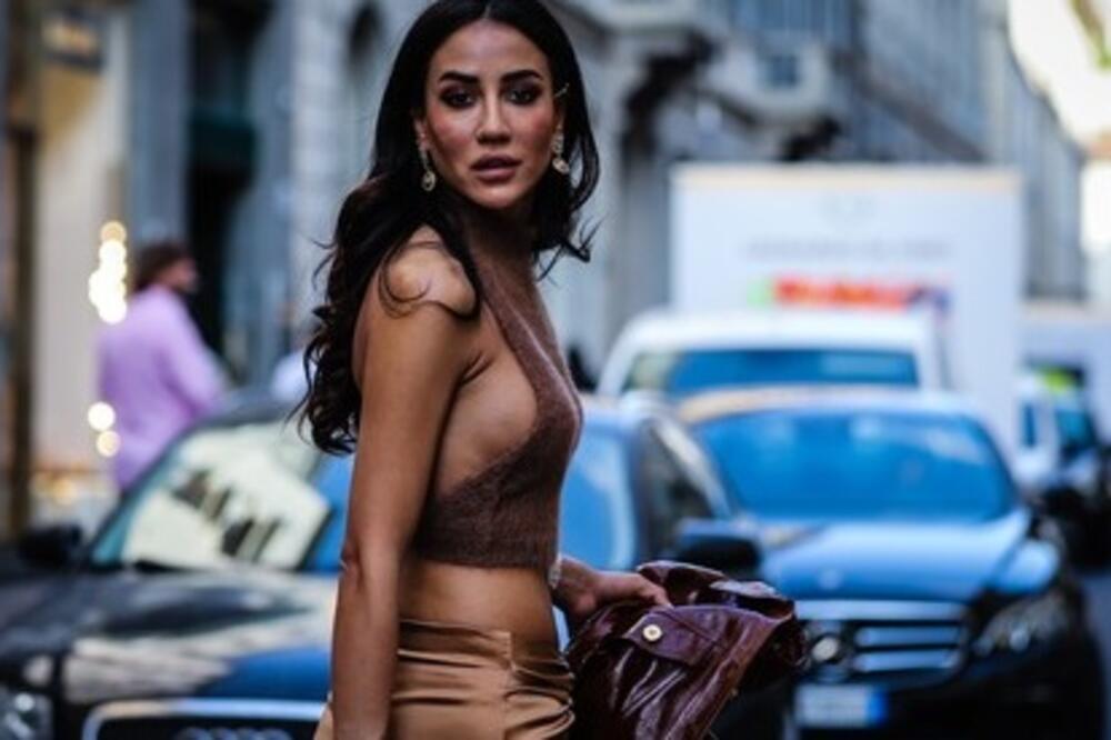 AUH! NAJPOPULARNIJA SRPSKA BLOGERKA ISTAKLA ATRIBUTE U MINI HALJINI: Figura ubija u pojam, sve se providi! (FOTO)