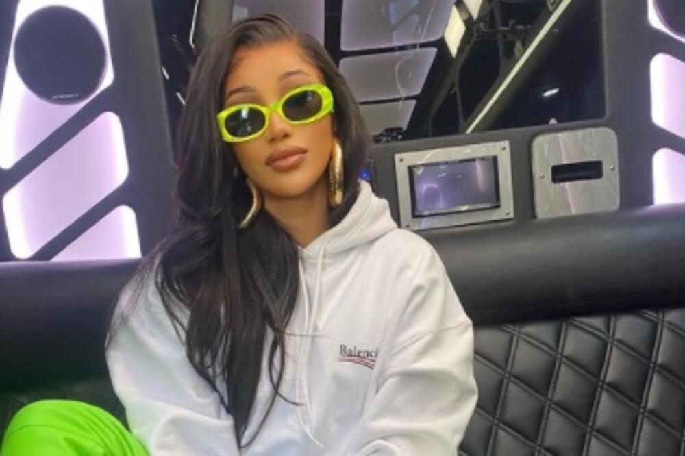 PRE NEGO ŠTO JE POSTALA VELIKA ZVEZDA BILA JE STRIPTIZETA: Sada samo kupuje LUKSUZNE AUTOMOBILE, a nema POLOŽENO!