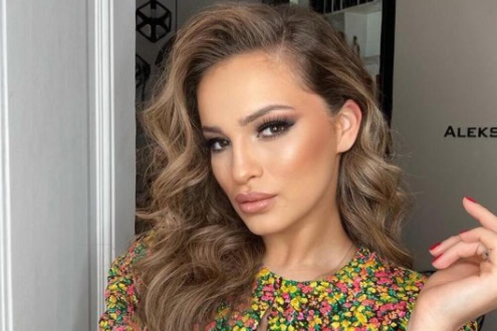 ZA AMERIKU JE OTIŠLA 2009. GODINE, A U SUZAMA DOŠLA U ČAČAK: Naša glumica otkrila zbog čega je TUŽNA, POTRESNO JE!