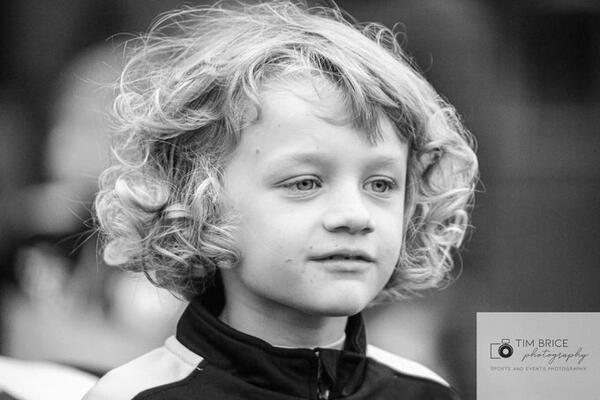 SRCEPARAJUĆE: Dečaka fudbalera UBIO UDAR GROMA! I vezista Liverpula se oprostio od malog humanitarca! (VIDEO)