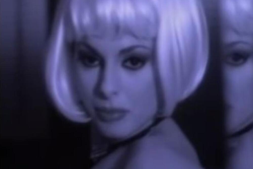 ZAVADILA JE DVA PRIJATELJA, MAHER JE ZA PEVAČE, A KRSTILI BI SE ZBOG NJENE TRANSFORMACIJE: Pažljivo pogledajte!