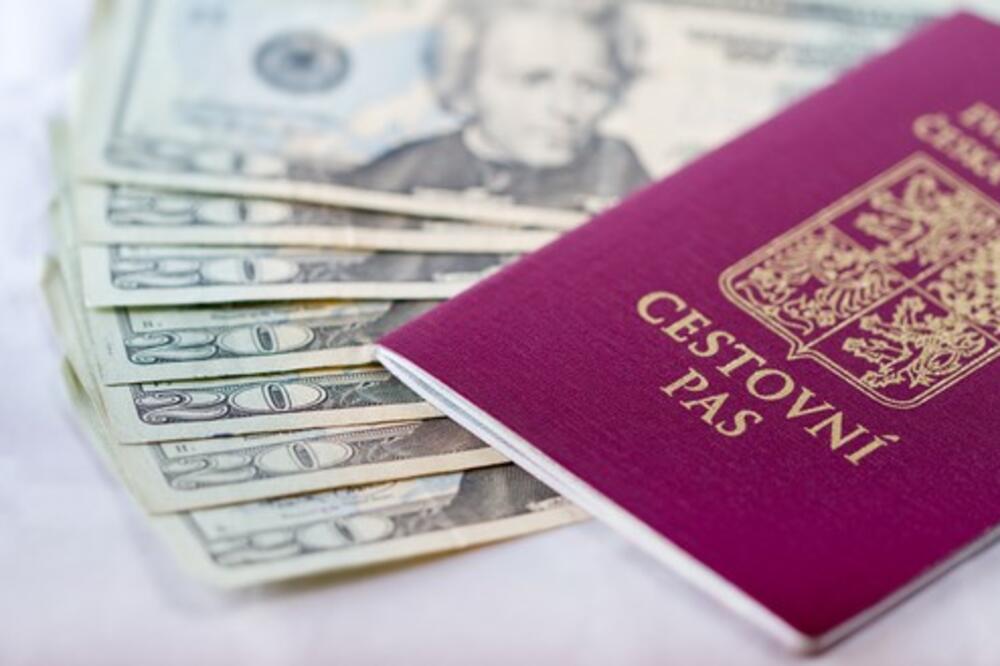 SVI JE ZNAMO, ALI OVAJ DETALJ MALO KO: Ona nema ni PASOŠ ni VOZAČKU, a putuje NEOMETANO!