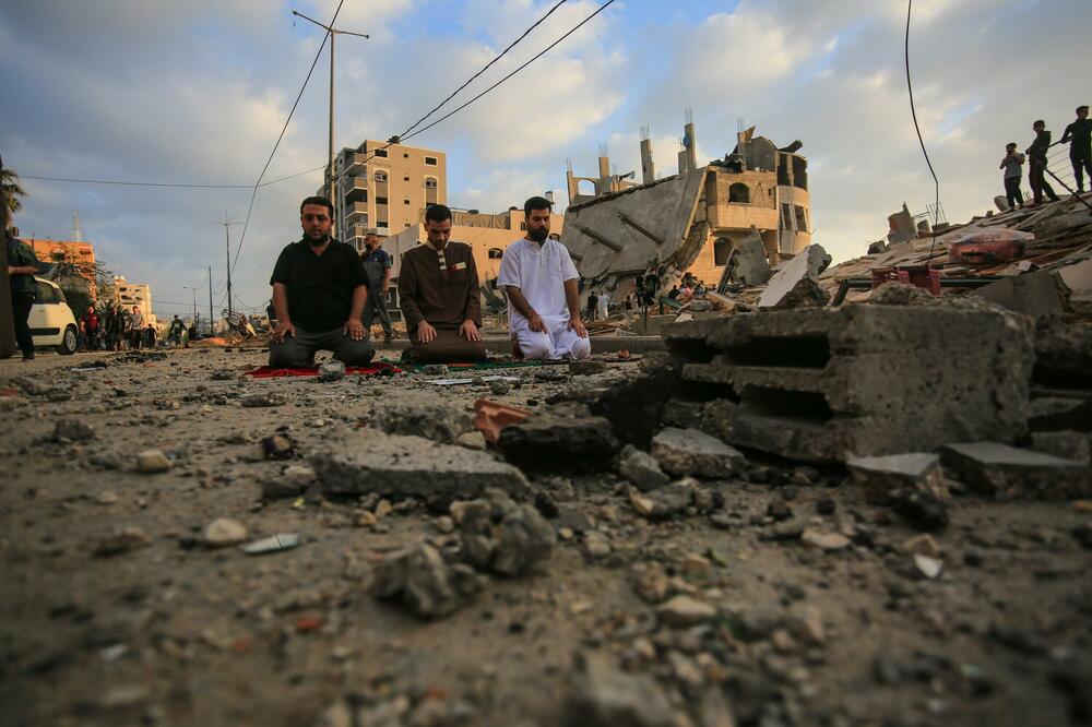IZRAEL IZVEO VAZDUŠNE UDARE U CENTRALNOJ SIRIJI: Gađan telekomunikacioni centar i punktovi oko njega