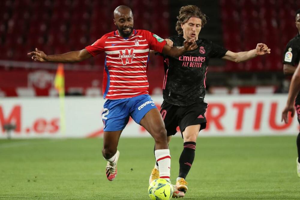 REAL NASTAVLJA TRKU ZA TITULU: Granada nemoćna protiv jakog finiša Madriđana (VIDEO+FOTO)