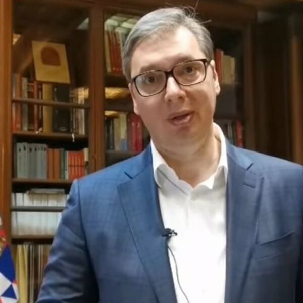 ALEKSANDAR VUČIĆ POSLAO SNAŽNU PORUKU: Moramo i možemo ZEJEDNO DA NAPREDUJEMO! (VIDEO)