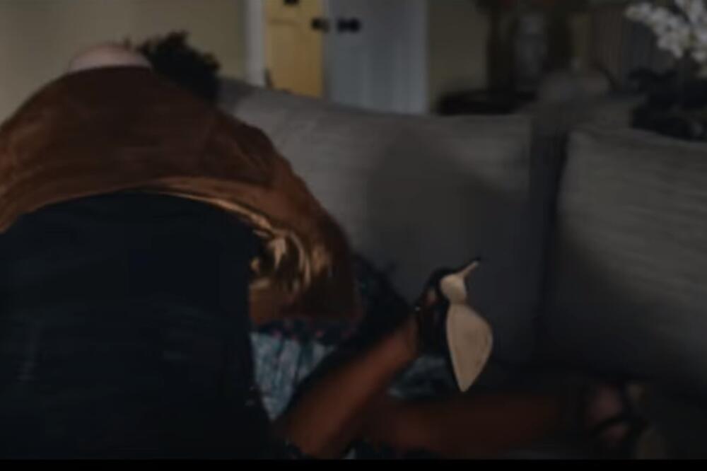 PEVAČICA PRETUČENA I KRVAVA BEŽI OD PARTNERA: Prizor potpuno zaprepastio, MUČNE SCENE!