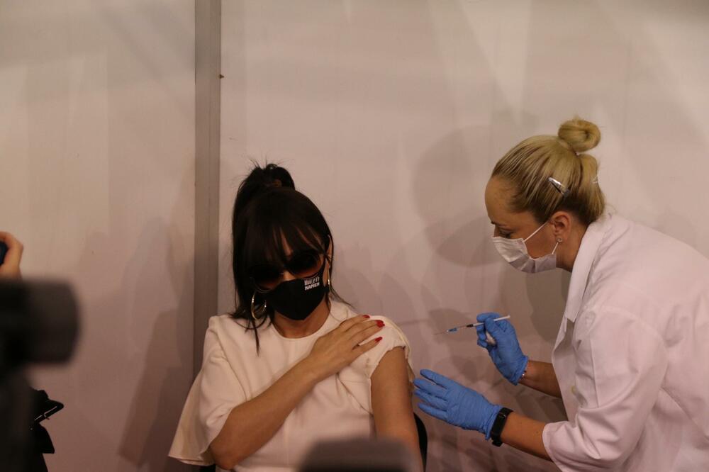 REVAKCINISALA SE CECA: Najveća SRPSKA DIVA pokazala odgovornost, to svi treba da uradimo još danas! (FOTO)