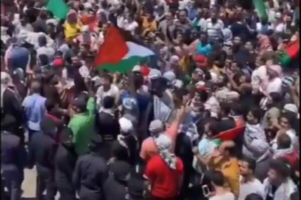 NASILNE DEMONSTRACIJE U JORDANU: Policija bacila suzavac kako bi rasterala antiizraelske pobunjenike! (VIDEO)