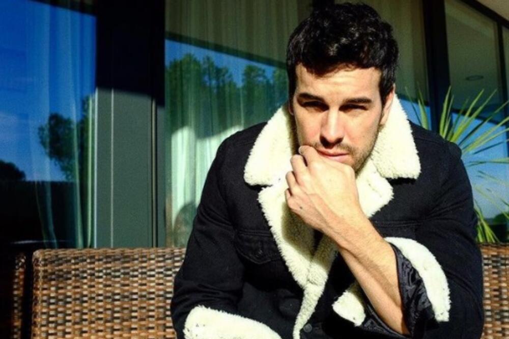 SRPKINJE SU POLUDELE ZA NJIM, OBOŽAVAJU GA U POPULARNOJ SERIJI: Imao je dosta AFERA I PRELJUBA, a ovo su mu USLOVI