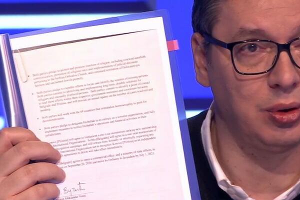 PREDSEDNIK POKAZAO VAŠINGTONSKI SPORAZUM: Nema nigde priznanja Kosova