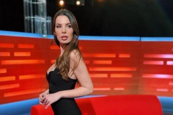 NJENE INTIMNE SCENE SU SVI GLEDALI, A SADA OTKRILA KOLIKO SU JOJ POMOGLE: Tek da čujete šta joj je poručila MAJKA!