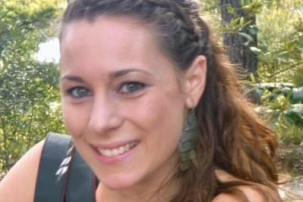 SARI SE NA AUTO-PUTU POKVARIO AUTOMOBIL, A ONDA JU JE ZADESIO NAJVEĆI HOROR: Stao joj je KAMIONDŽIJA!