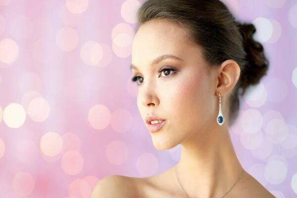 VIŠE OD UKRASA: Nakit koji pristaje svakoj dami, suptilno naglašava njene pozitivne strane, sad je na korak od vas!