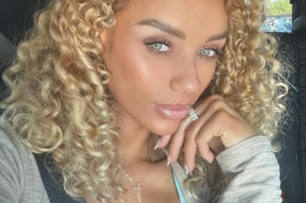 SVI SU MISLILI DA JE OVA LEPOTICA U SREĆNOJ LJUBAVI SA POPULARNIM PEVAČEM, a onda je usledio KRAH!