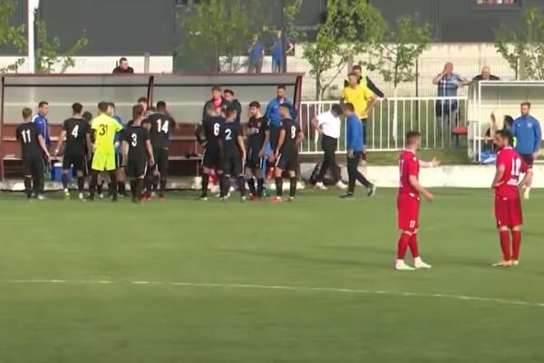 EKIPA IZ VRANJA PONOVO UČESTVOVALA U SKANDALU: Stručni štab Dinama povukao svoje igrače sa terena (VIDEO+FOTO)