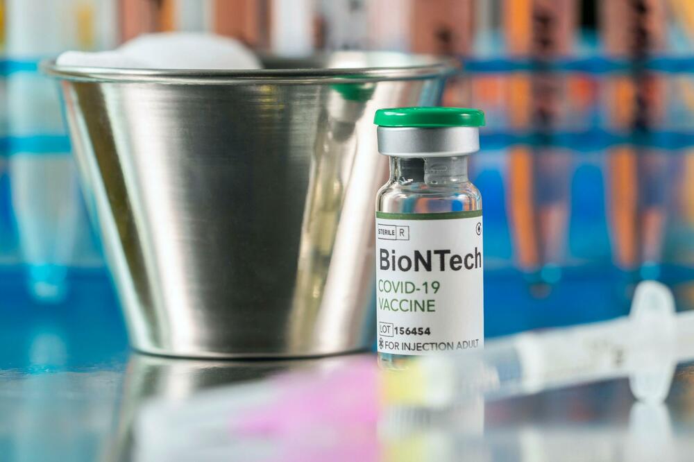 SLEDI REVOLUCIJA U SVETSKOJ MEDICINI: Bajontek zaradio ogromne pare od vakcina, poznato je i u šta će da ih uloži!